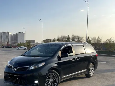 Toyota Sienna 2019 года за 17 700 000 тг. в Астана