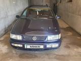 Volkswagen Passat 1994 годаfor2 200 000 тг. в Шымкент