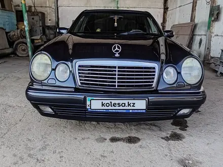 Mercedes-Benz E 230 1997 года за 2 700 000 тг. в Жетысай – фото 6