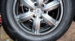 Шины на дисках на Паджеро 4 265/60 R18 за 200 000 тг. в Алматы