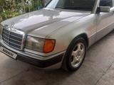 Mercedes-Benz E 220 1993 года за 2 700 000 тг. в Жетысай