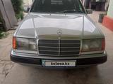 Mercedes-Benz E 220 1993 года за 2 700 000 тг. в Жетысай – фото 4