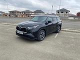 Toyota Highlander 2021 года за 32 000 000 тг. в Атырау