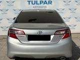 Toyota Camry 2012 года за 9 000 000 тг. в Атырау – фото 3