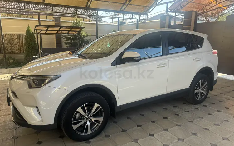 Toyota RAV4 2017 года за 10 700 000 тг. в Алматы