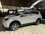 Toyota RAV4 2017 годаүшін10 500 000 тг. в Алматы – фото 4