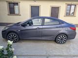 Hyundai Solaris 2012 года за 2 100 000 тг. в Атырау – фото 2