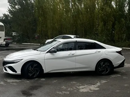 Hyundai Elantra 2023 года за 8 300 000 тг. в Актобе – фото 4
