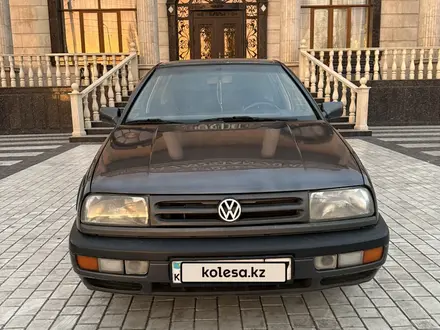 Volkswagen Vento 1993 года за 1 300 000 тг. в Шымкент