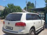 Volkswagen Touareg 2006 годаfor6 800 000 тг. в Алматы – фото 4