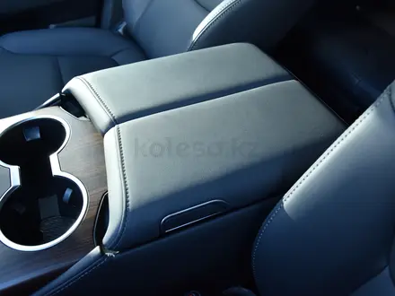 Toyota Land Cruiser Prestige 2023 года за 45 000 000 тг. в Астана – фото 26