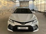 Toyota Camry 2021 года за 17 000 000 тг. в Шымкент – фото 2