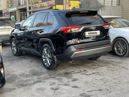 Toyota RAV4 2021 года за 16 200 000 тг. в Алматы – фото 4