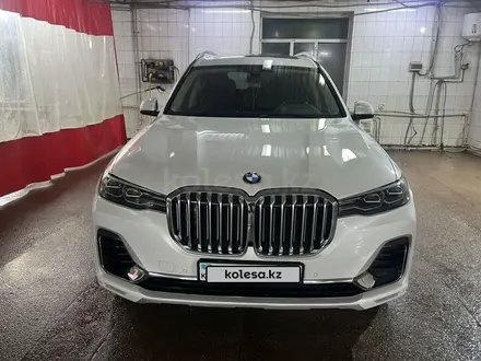 BMW X7 2019 года за 38 900 000 тг. в Астана