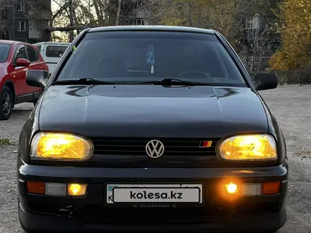 Volkswagen Golf 1996 года за 2 100 000 тг. в Караганда