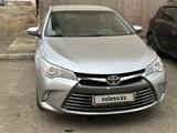 Toyota Camry 2016 года за 10 000 000 тг. в Атырау