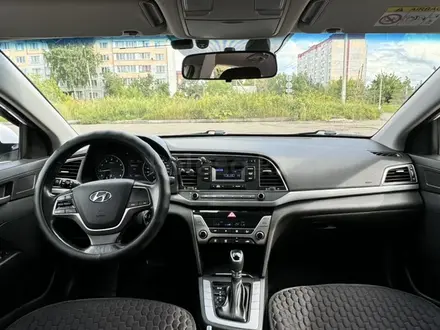 Hyundai Elantra 2018 года за 8 300 000 тг. в Уральск – фото 13