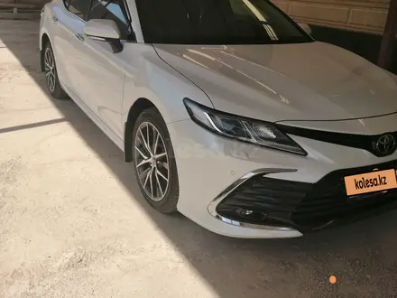 Toyota Camry 2023 года за 16 550 000 тг. в Кызылорда – фото 2