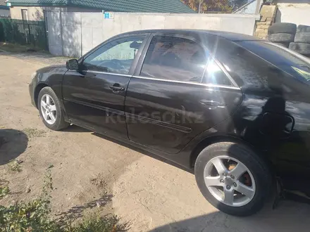 Toyota Camry 2002 года за 5 500 000 тг. в Актобе – фото 2