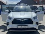 Toyota Highlander 2023 года за 29 000 000 тг. в Семей