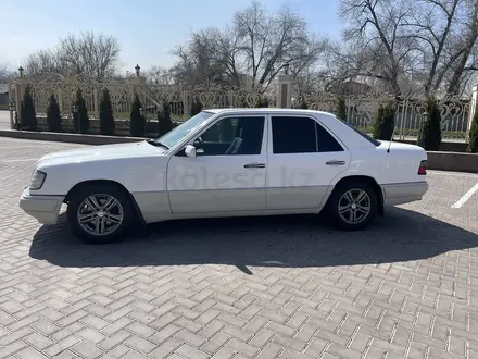 Mercedes-Benz E 200 1995 года за 2 500 000 тг. в Алматы – фото 2