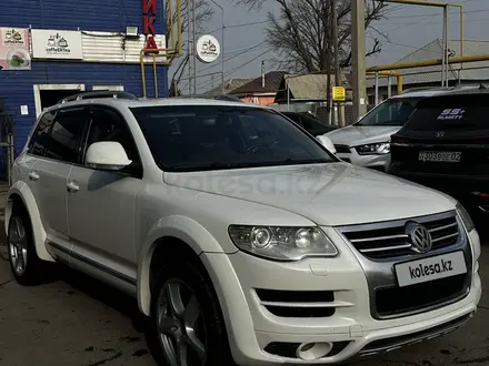 Volkswagen Touareg 2007 года за 6 850 000 тг. в Алматы – фото 5