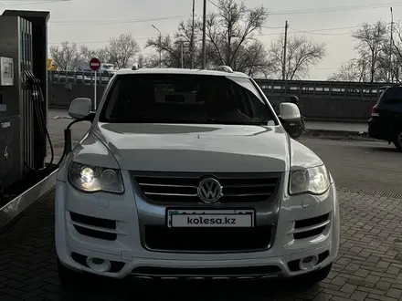 Volkswagen Touareg 2007 года за 6 850 000 тг. в Алматы – фото 26