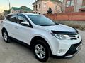 Toyota RAV4 2014 года за 10 900 000 тг. в Актобе – фото 2