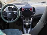 Chevrolet Aveo 2013 года за 2 800 000 тг. в Атырау – фото 2