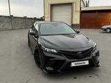 Toyota Camry 2022 года за 16 700 000 тг. в Алматы