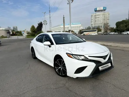 Toyota Camry 2019 года за 14 000 000 тг. в Алматы