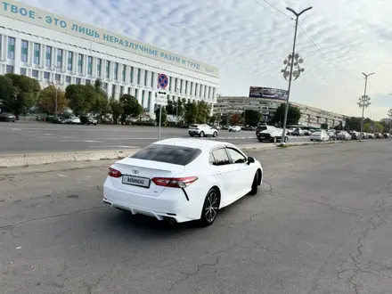 Toyota Camry 2019 года за 14 000 000 тг. в Алматы – фото 3