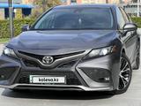 Toyota Camry 2019 года за 11 350 000 тг. в Алматы – фото 3