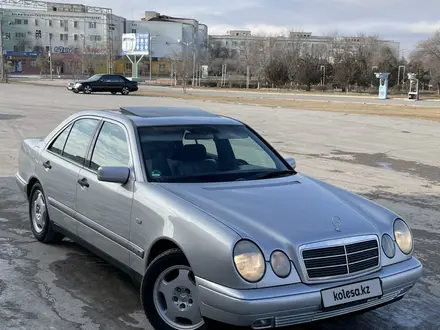 Mercedes-Benz E 200 1998 года за 2 850 000 тг. в Жанаозен – фото 12