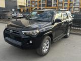 Toyota 4Runner 2021 годаfor18 000 000 тг. в Актобе – фото 3