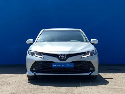 Toyota Camry 2020 года за 11 890 000 тг. в Алматы – фото 2