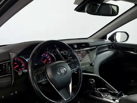 Toyota Camry 2019 года за 11 000 000 тг. в Алматы – фото 2
