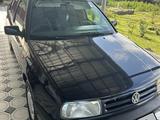 Volkswagen Vento 1995 годаfor2 400 000 тг. в Алматы – фото 4