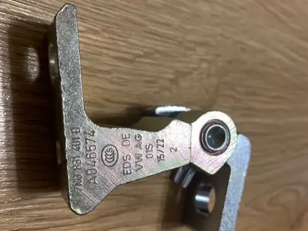 Петля двери на Volkswagen за 10 000 тг. в Алматы