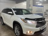 Toyota Highlander 2015 года за 14 500 000 тг. в Астана – фото 2