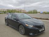 Toyota Camry 2020 года за 11 800 000 тг. в Уральск