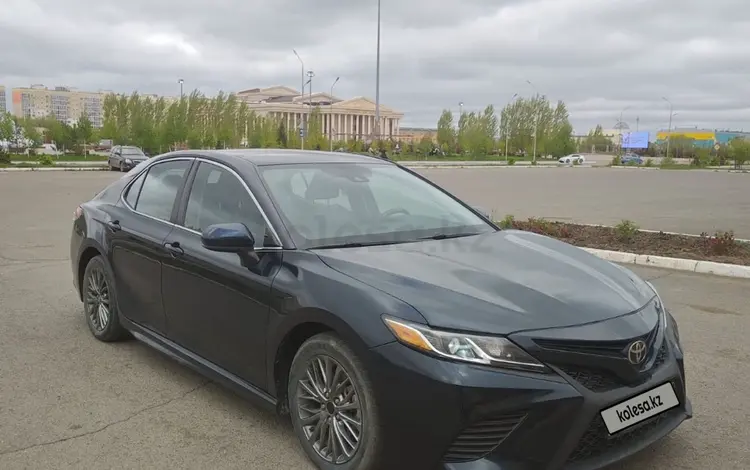 Toyota Camry 2020 года за 11 800 000 тг. в Уральск