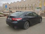 Toyota Camry 2020 года за 11 800 000 тг. в Уральск – фото 5