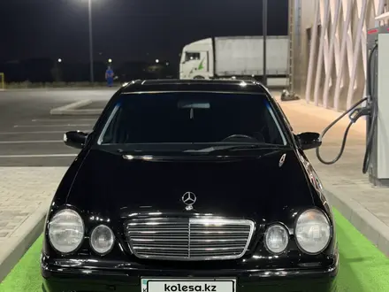 Mercedes-Benz E 320 2000 года за 4 000 000 тг. в Шымкент – фото 2
