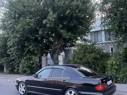 Mercedes-Benz E 320 2000 года за 4 000 000 тг. в Шымкент – фото 10