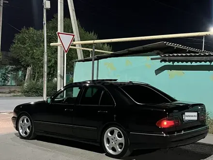 Mercedes-Benz E 320 2000 года за 4 000 000 тг. в Шымкент – фото 11