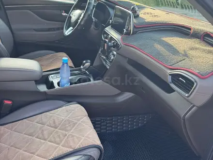 Hyundai Santa Fe 2020 года за 12 900 000 тг. в Караганда – фото 3