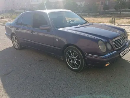 Mercedes-Benz E 230 1997 года за 3 000 000 тг. в Актау – фото 2