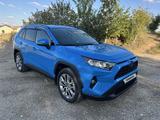 Toyota RAV4 2021 года за 13 900 000 тг. в Актобе – фото 3