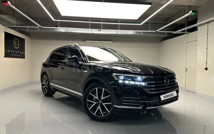 Volkswagen Touareg 2022 года за 31 990 000 тг. в Астана